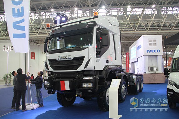 Astra 8x8大件牽引車，整個展場最酷的就是它