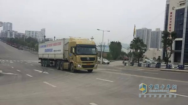車貨總重55噸，長下坡恒速50-80碼，制動良好、操控超贊
