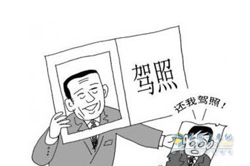 還有這等巧合 收費(fèi)站上演真假“李逵”