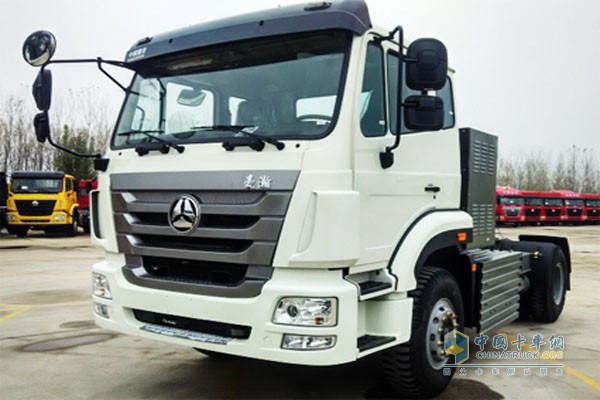 中國(guó)重汽豪瀚新能源純電動(dòng)車(chē)下線(xiàn)