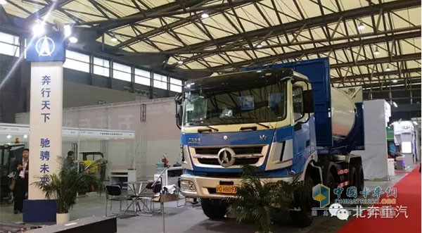 北奔重卡參加2015年上海國(guó)際環(huán)衛(wèi)車(chē)展