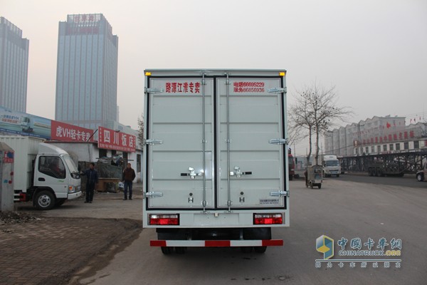 江淮康鈴 4X2 廂式載貨車