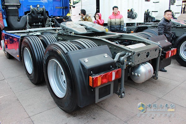 中國(guó)重汽HOWO-T7H 540馬力 6X4牽引車（八氣囊）