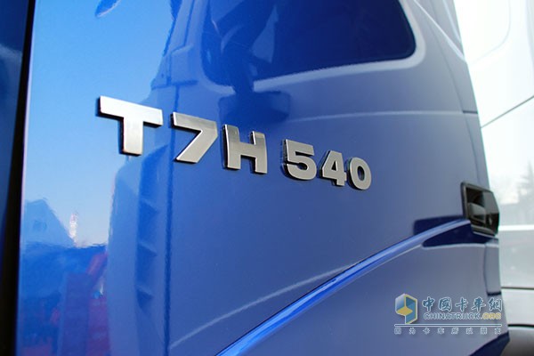 中國(guó)重汽HOWO-T7H 540馬力 6X4牽引車（八氣囊）