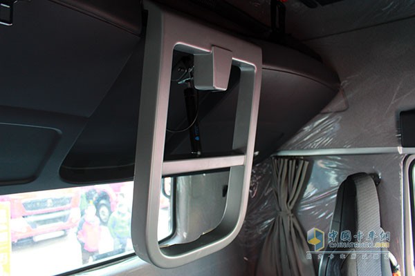 中國重汽HOWO-T7H 540馬力 6X4牽引車（八氣囊）