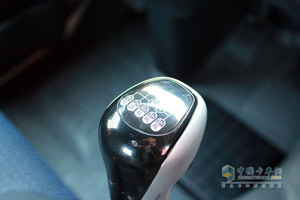 中國重汽HOWO-T7B版 440馬力6X4牽引車（干線之星）