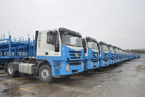 上汽依維柯紅巖杰獅M100轎運(yùn)車再次批量交付湖南用戶 