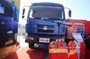 東風(fēng)柳汽 乘龍M31A 國(guó)四 6×2倉(cāng)柵式載貨車(chē)