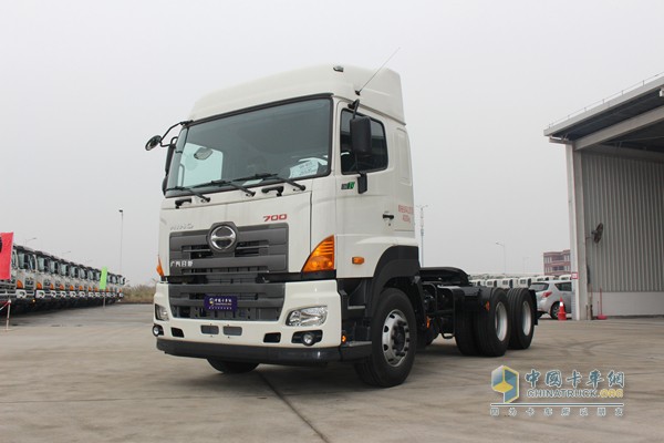 廣汽日野 6X4 420馬力牽引車(chē)（外觀）