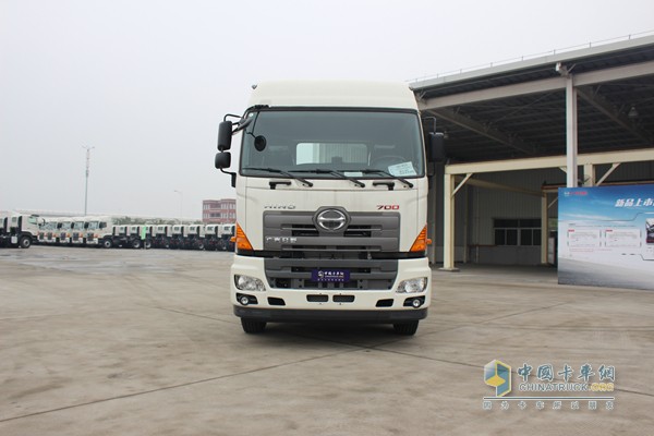 廣汽日野 6X4 420馬力牽引車(chē)（外觀）