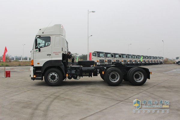 廣汽日野 6X4 420馬力牽引車(chē)（外觀）