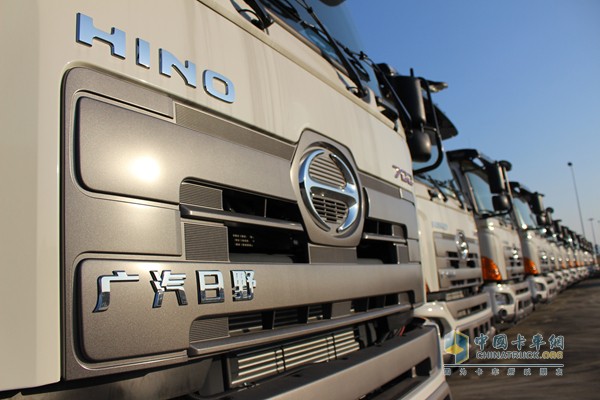 廣汽日野 6X4 420馬力牽引車(chē)（外觀）