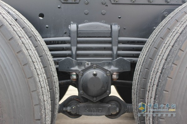 廣汽日野 6X4 420馬力牽引車(chē)（外觀）