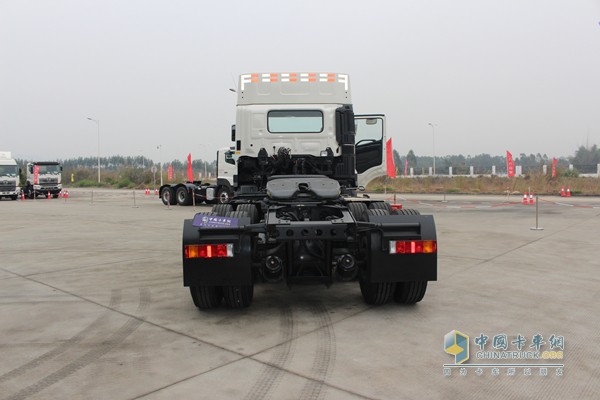廣汽日野 6X4 420馬力牽引車(chē)（外觀）