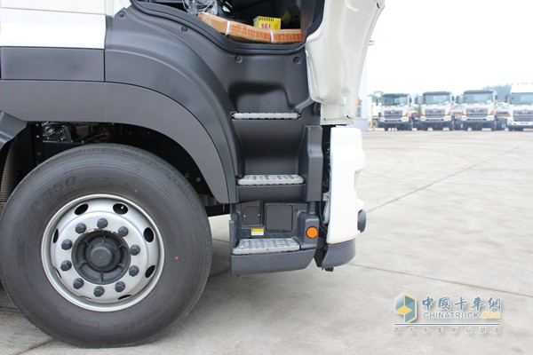 廣汽日野 6X4 420馬力牽引車(chē)（外觀）