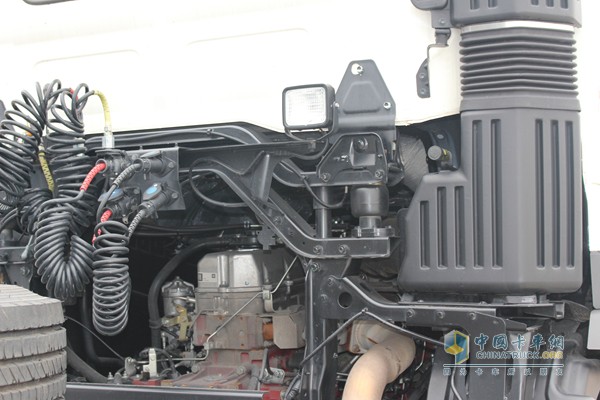 廣汽日野 6X4 420馬力牽引車(chē)（外觀）