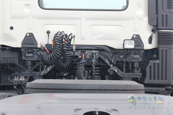 廣汽日野 6X4 420馬力牽引車(chē)（外觀）