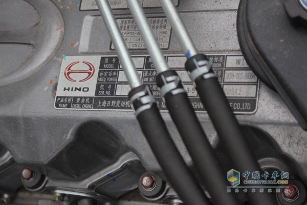 廣汽日野 6X4 420馬力牽引車(chē)（外觀）