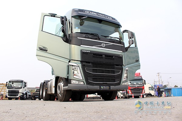 沃爾沃新FH 500馬力 6x2 牽引車