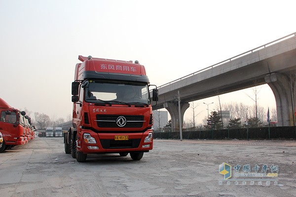 東風(fēng)天龍 375馬力 6X2牽引車