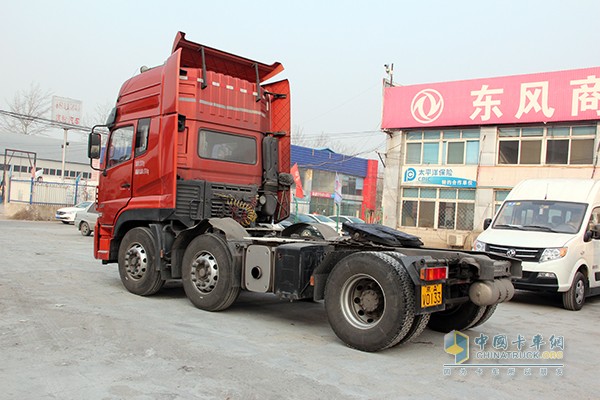 東風(fēng)天龍 375馬力 6X2牽引車
