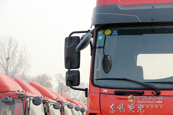 東風(fēng)天龍 375馬力 6X2牽引車