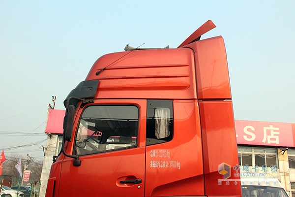 東風(fēng)天龍 375馬力 6X2牽引車