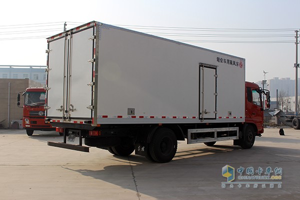 東風(fēng)天錦 160馬力 4X2廂式冷藏車