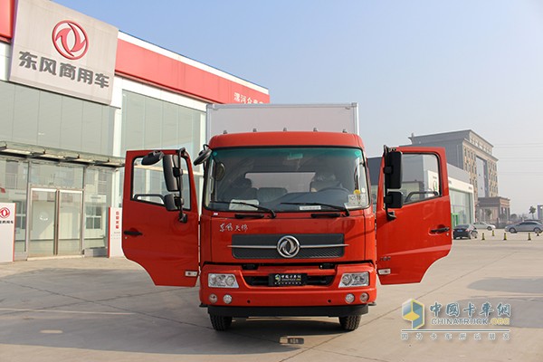 東風(fēng)天錦 160馬力 4X2廂式冷藏車