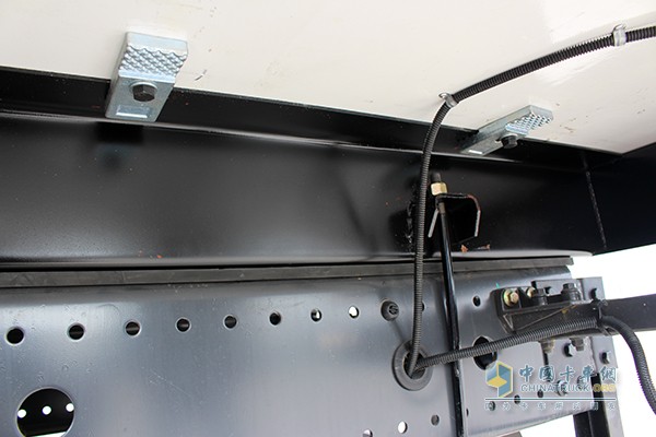 東風(fēng)天錦 160馬力 4X2廂式冷藏車