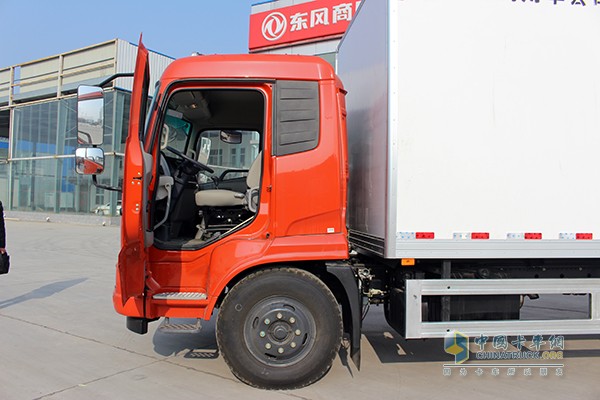 東風(fēng)天錦 160馬力 4X2廂式冷藏車