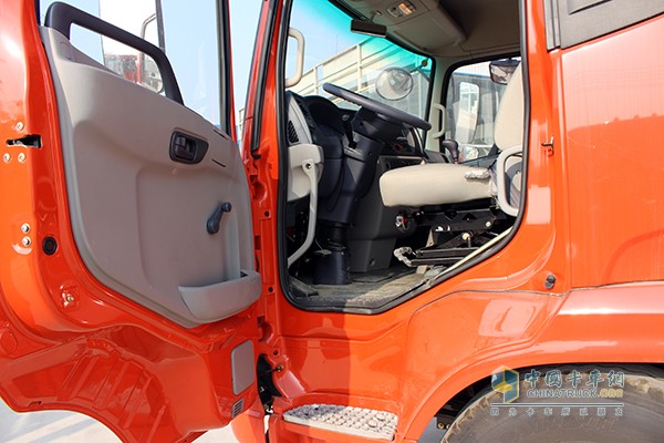 東風(fēng)天錦 160馬力 4X2廂式冷藏車