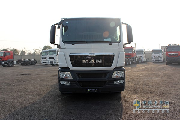 德國曼恩TGS19.400 400馬力4x2 BLS牽引車