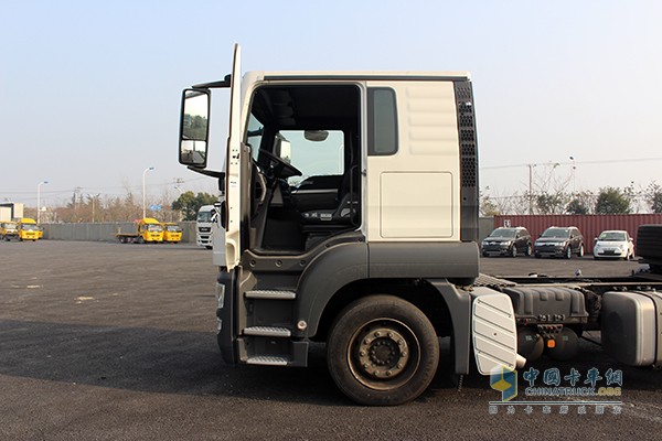 德國(guó)曼恩TGS19.400 400馬力4x2 BLS牽引車
