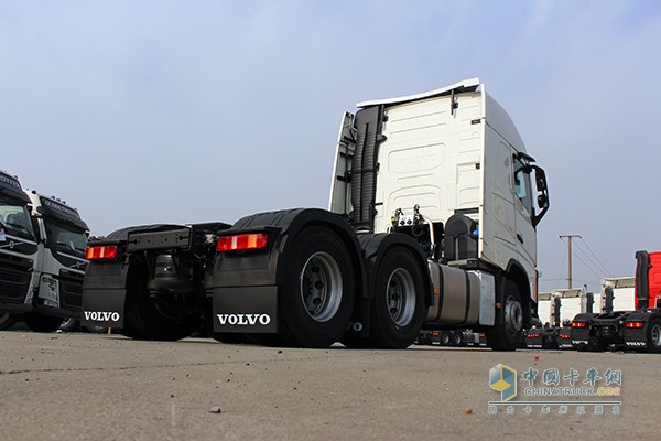 沃爾沃新FH 460馬力 6x2 牽引車