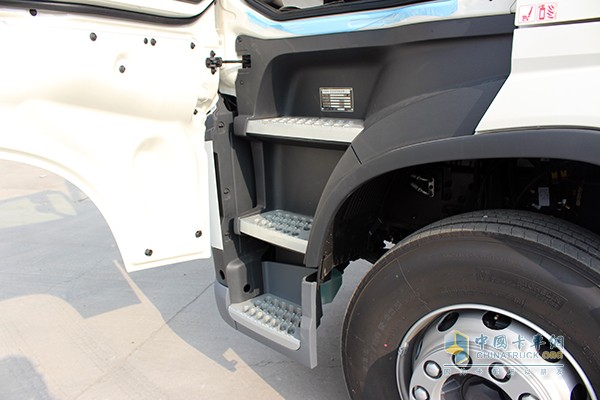 沃爾沃新FH 460馬力 6x2 牽引車