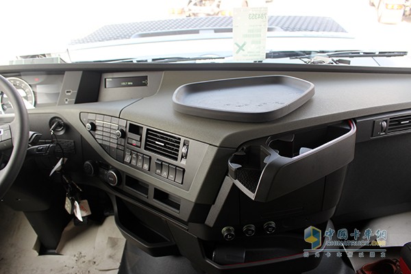 沃爾沃新FH 460馬力 6x2 牽引車