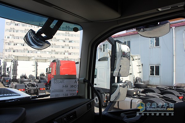 沃爾沃新FH 460馬力 6x2 牽引車