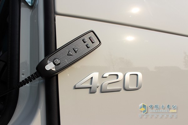 沃爾沃FM系列 420馬力 4X2 牽引車