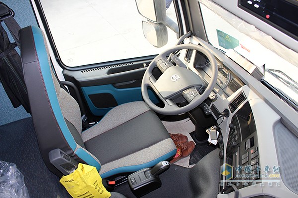 沃爾沃FM系列 420馬力 4X2 牽引車