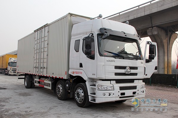 東風(fēng)柳汽 乘龍 245馬力6x2 9.6m廂式載貨車