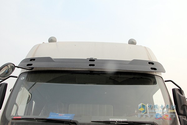 東風(fēng)柳汽 乘龍 245馬力6x2 9.6m廂式載貨車