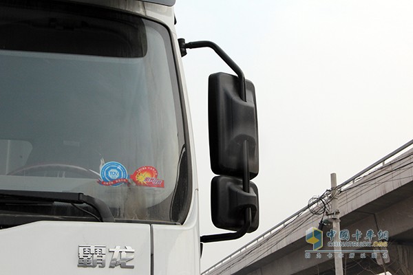 東風(fēng)柳汽 乘龍 245馬力6x2 9.6m廂式載貨車