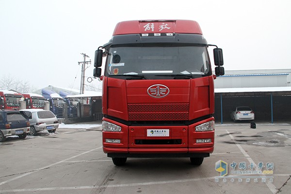 一汽解放 J6P 350馬力 8X4載貨車(chē)底盤(pán)