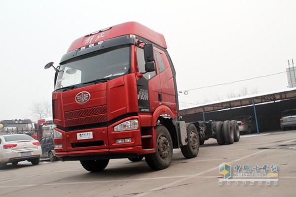 一汽解放 J6P 350馬力 8X4載貨車(chē)底盤(pán)