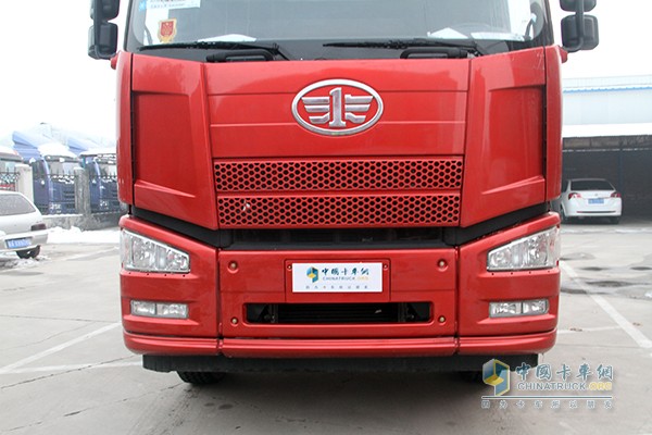 一汽解放 J6P 350馬力 8X4載貨車(chē)底盤(pán)