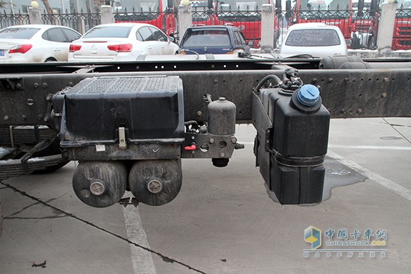 一汽解放 J6P 350馬力 8X4載貨車(chē)底盤(pán)