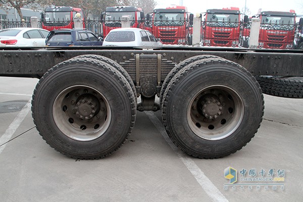 一汽解放 J6P 350馬力 8X4載貨車(chē)底盤(pán)
