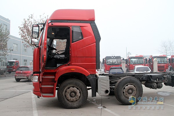 一汽解放 J6P 350馬力 8X4載貨車(chē)底盤(pán)