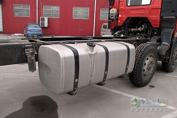 一汽解放 J6P 350馬力 8X4載貨車(chē)底盤(pán)